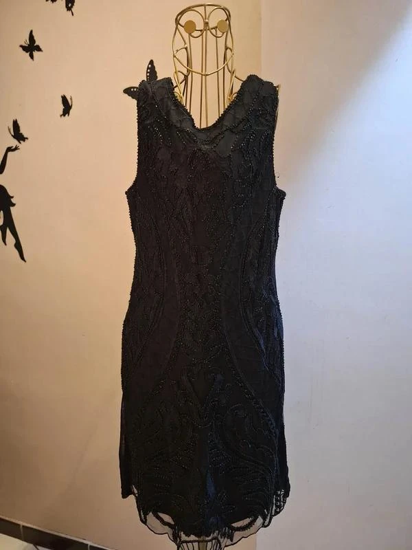 Vestido negro y perlas bordadas – photo 4